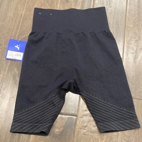 Joy Lab Black Extra High-Rise Short Leggings size XS - Picture 2 of 6